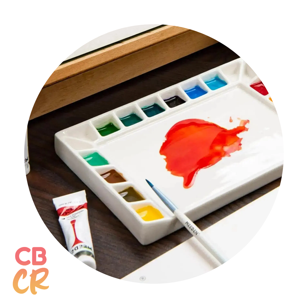 Paleta cerámica MEEDEN con acuarelas, gouache y acrílicos organizados por tono