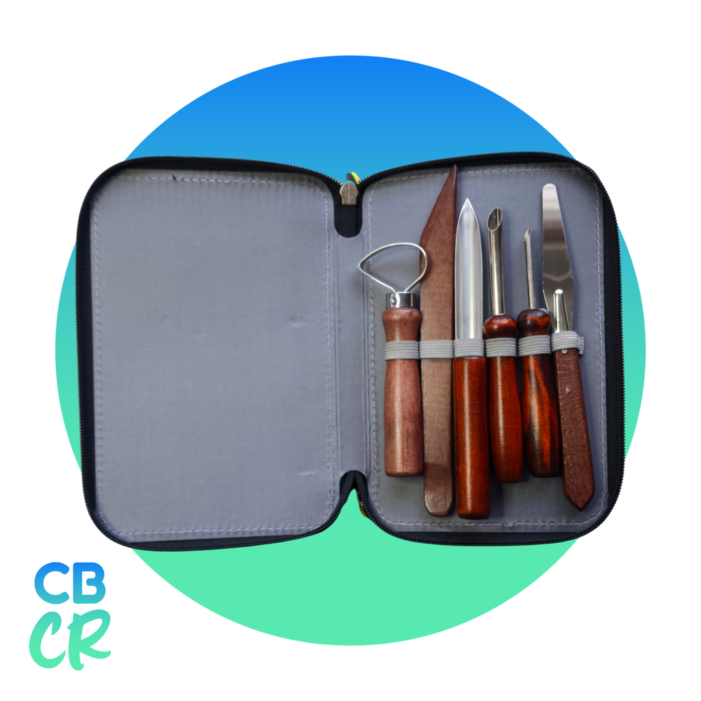 Herramientas de acero inoxidable con mangos de madera ergonómicos para modelado