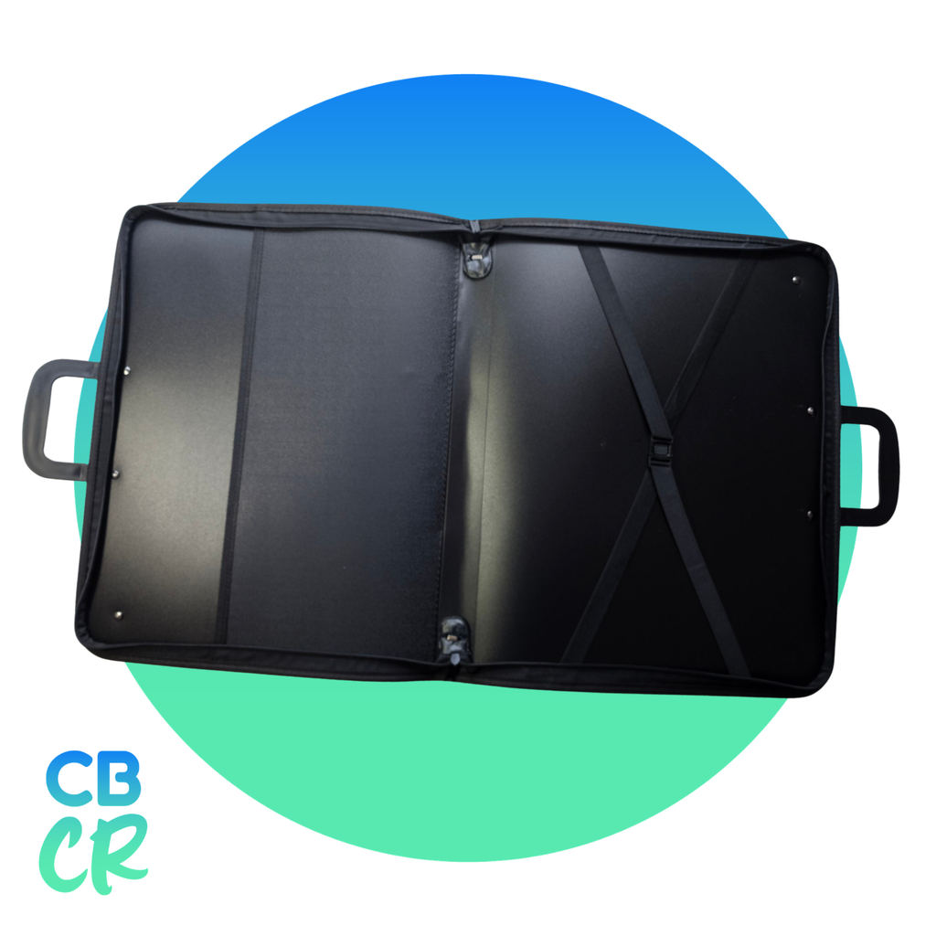 Portafolio SUNNYMOVE abierto con blocs de dibujo y papeles A3 organizados